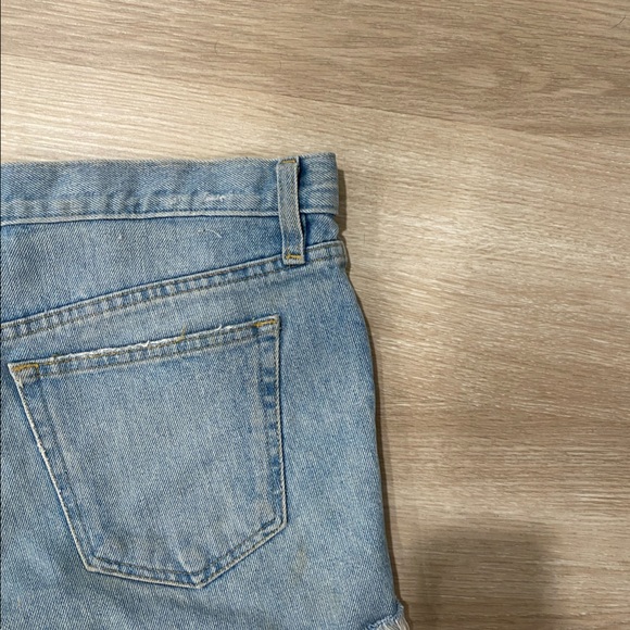 High wasted light denim shorts from aritzia - Picture 3 of 3